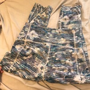 Blurry Belle Wunder Under Lululemon Crops